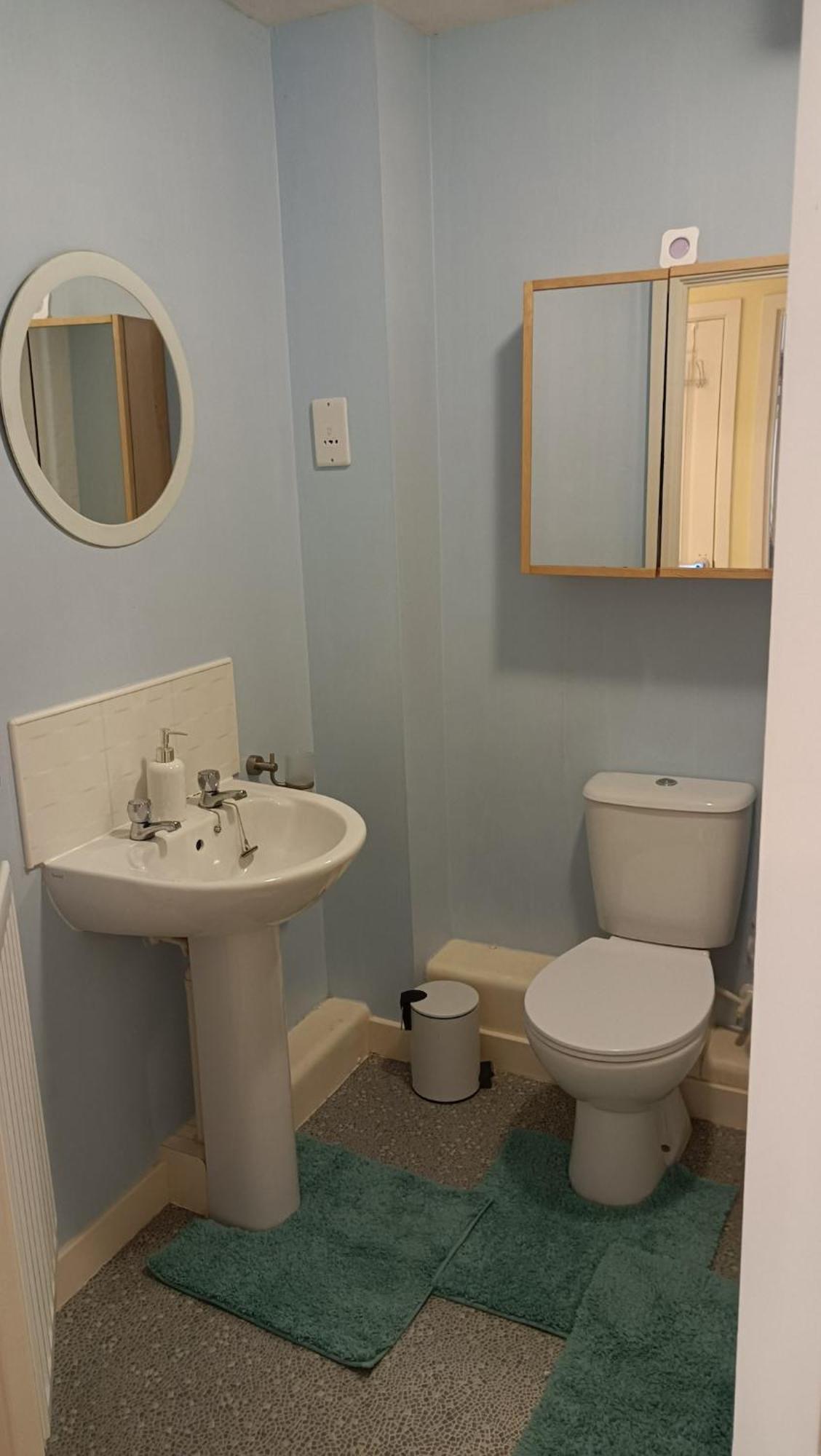 Apartment Spacious Flat With Free Allocated Parking Cheltenham