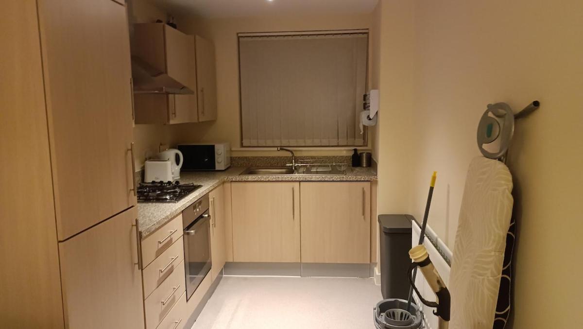 Spacious Flat With Free Allocated Parking * Cheltenham